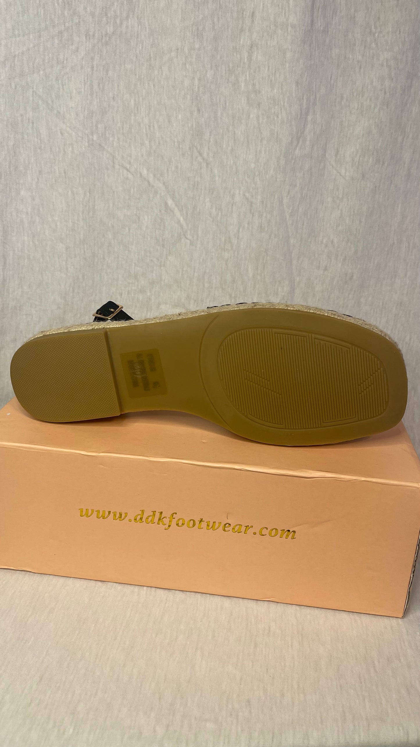 NEW IN BOX / Size 8 1/2 Black Sandals