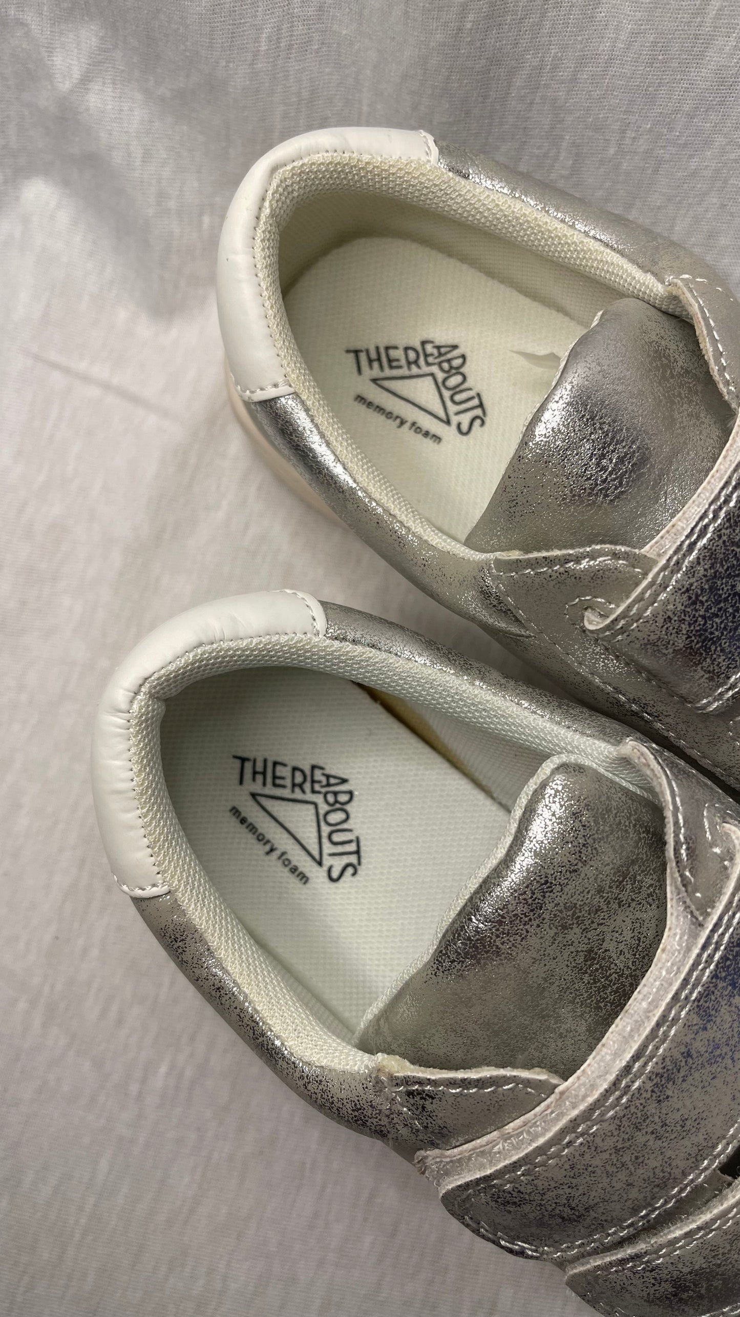 Girls 3M Silver Strap-on Shoes