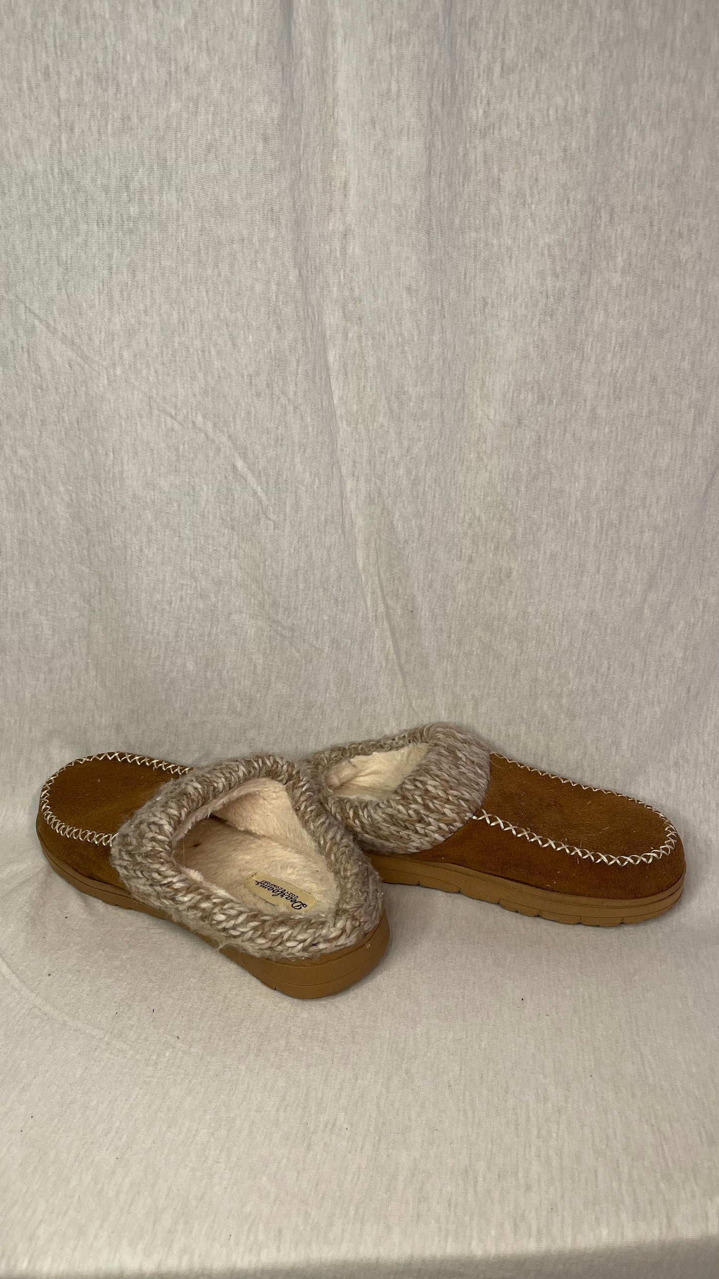 Size 5-6 Juniors/Women's Slippers