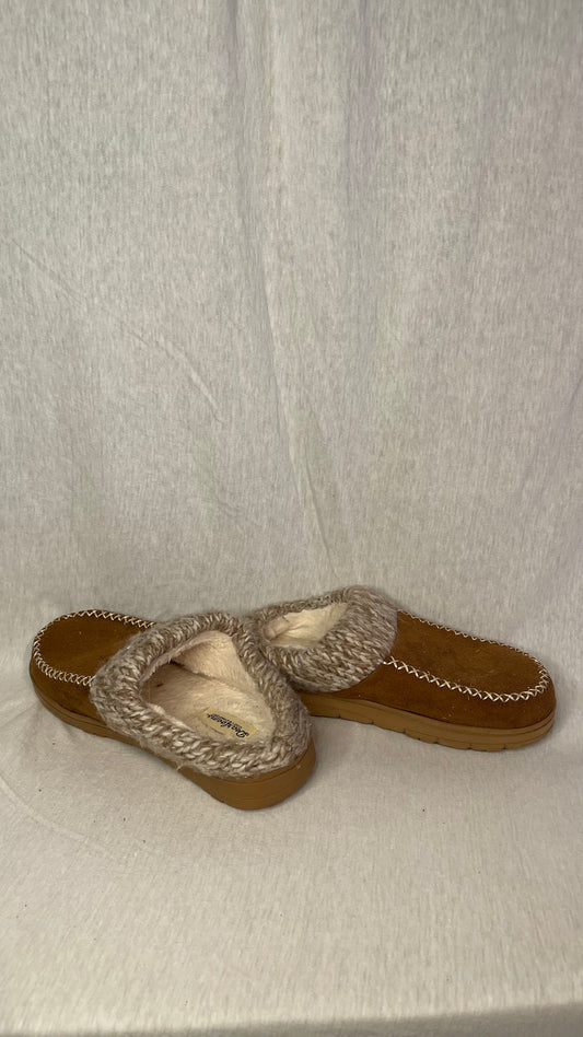Size 5-6 Juniors/Women's Slippers