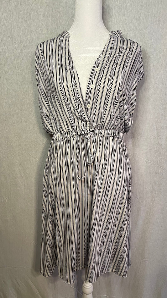LAST CHANCE / LG Black and White Chevron Dress
