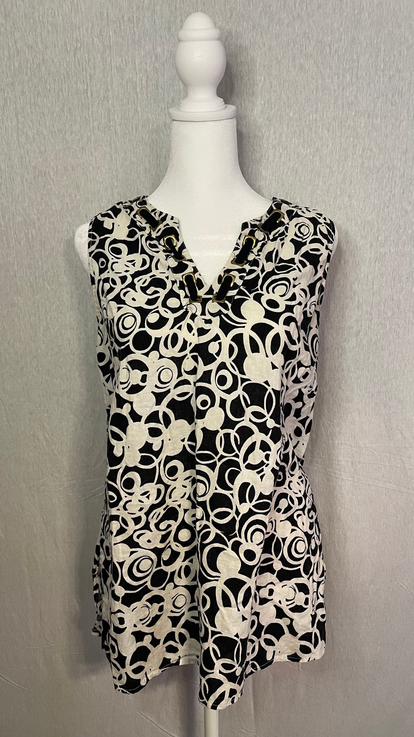LG Black and White Geometric Top