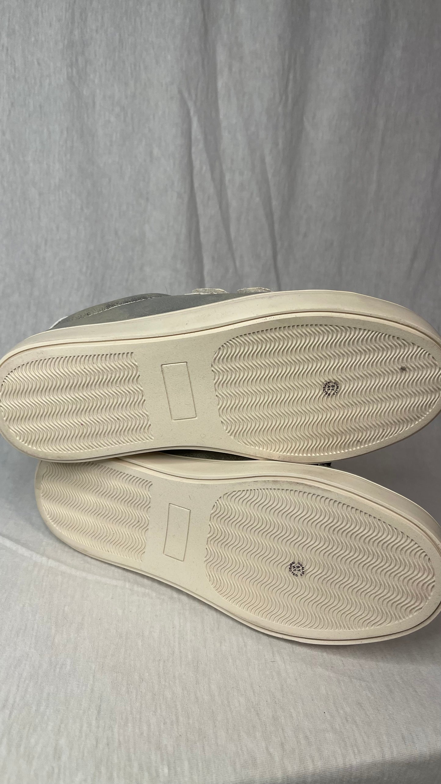 Girls 3M Silver Strap-on Shoes