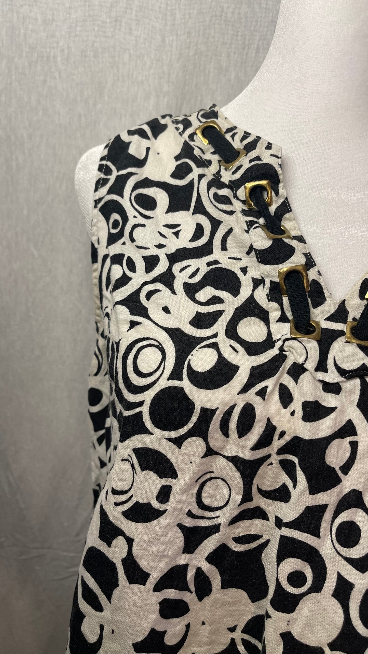 LG Black and White Geometric Top